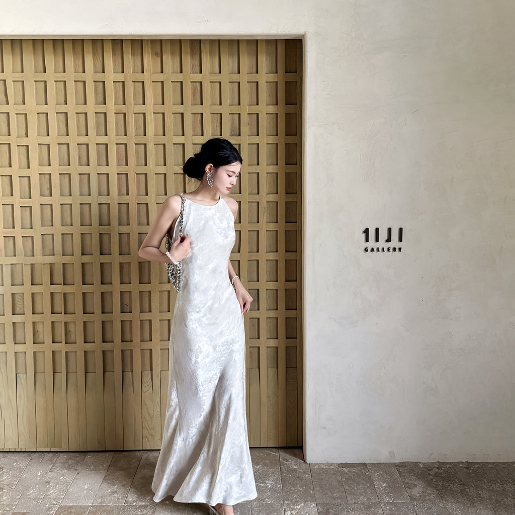 Figurbetontes Neckholder-Kleid ohne Ärmel