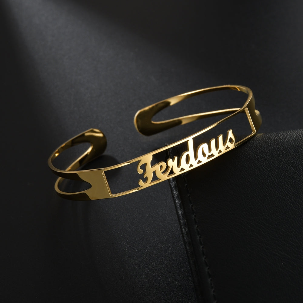 Personalisiertes Armband mit Gravur