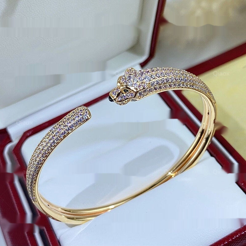 Leopard Armreif mit Diamanten für Damen – Bild 2 | LuxeStyle