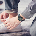 Quarz-Herrenuhr mit Kalender und Lederarmband – Bild 1 | LuxeStyle