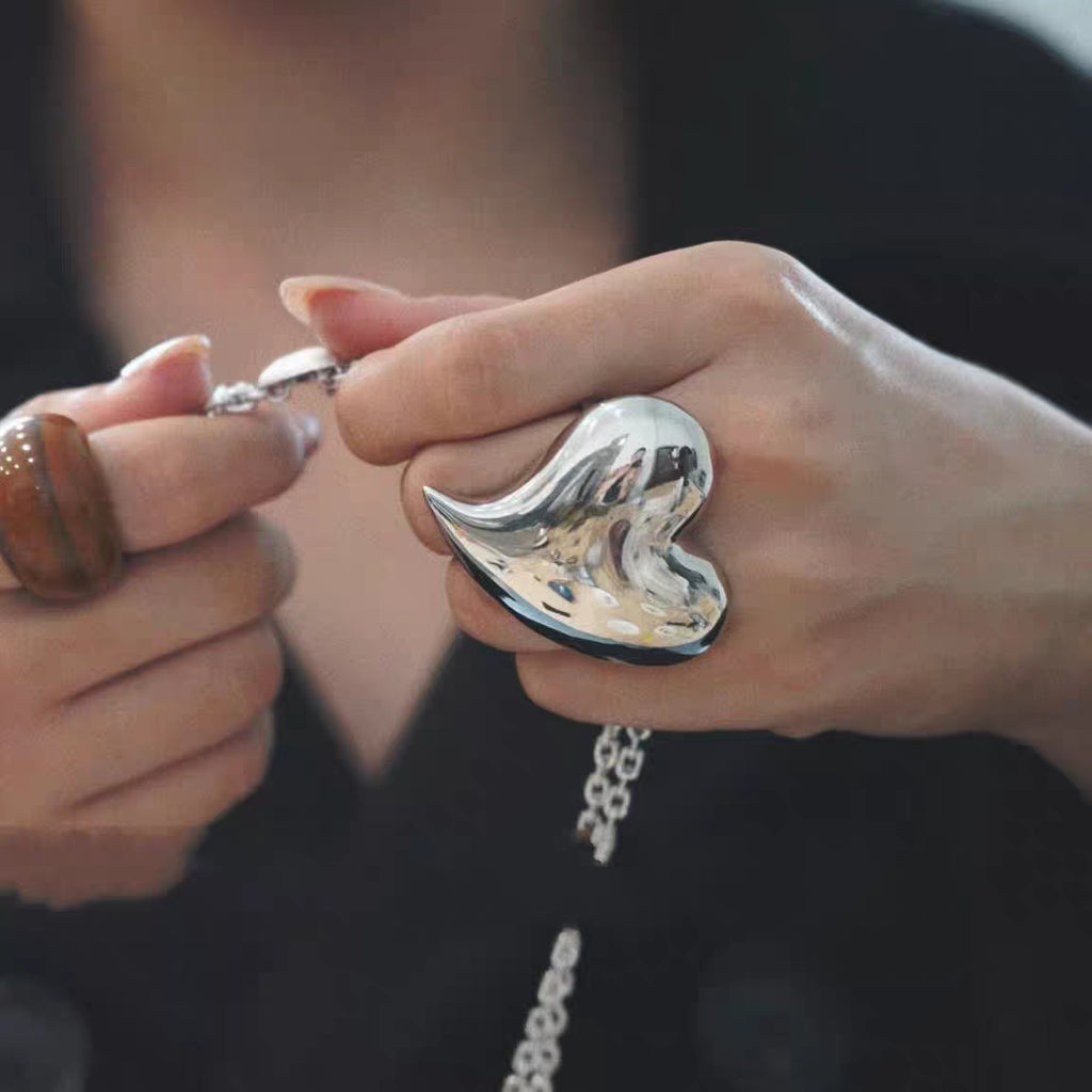 Glänzende, irreguläre Herz-Ohrringe & Ring | LuxeStyle