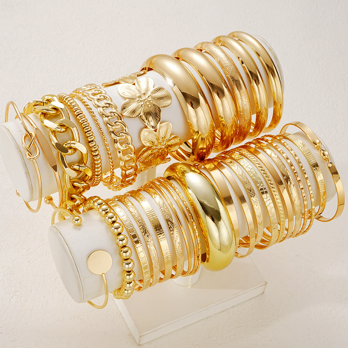 Retro-Armband mit Blumen und runden Perlen