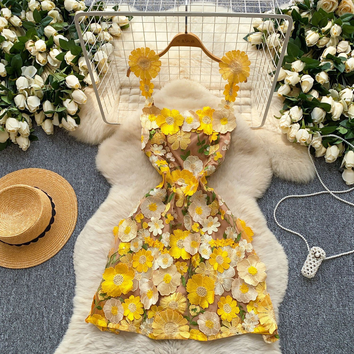 Geblümtes A-Linien-Minikleid mit Tüllstickerei – Bild 4 | LuxeStyle