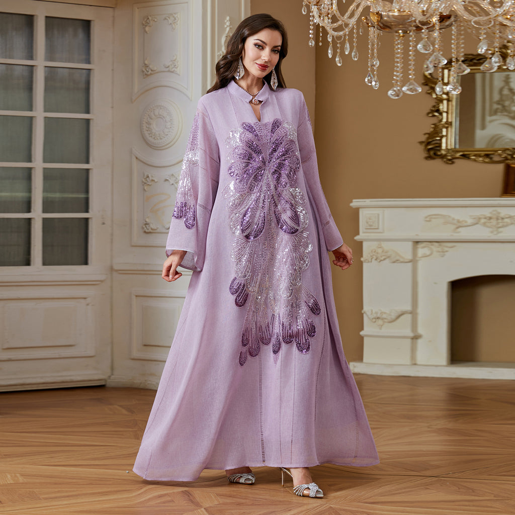 Perlenbesetztes langes Abendkleid mit V-Ausschnitt