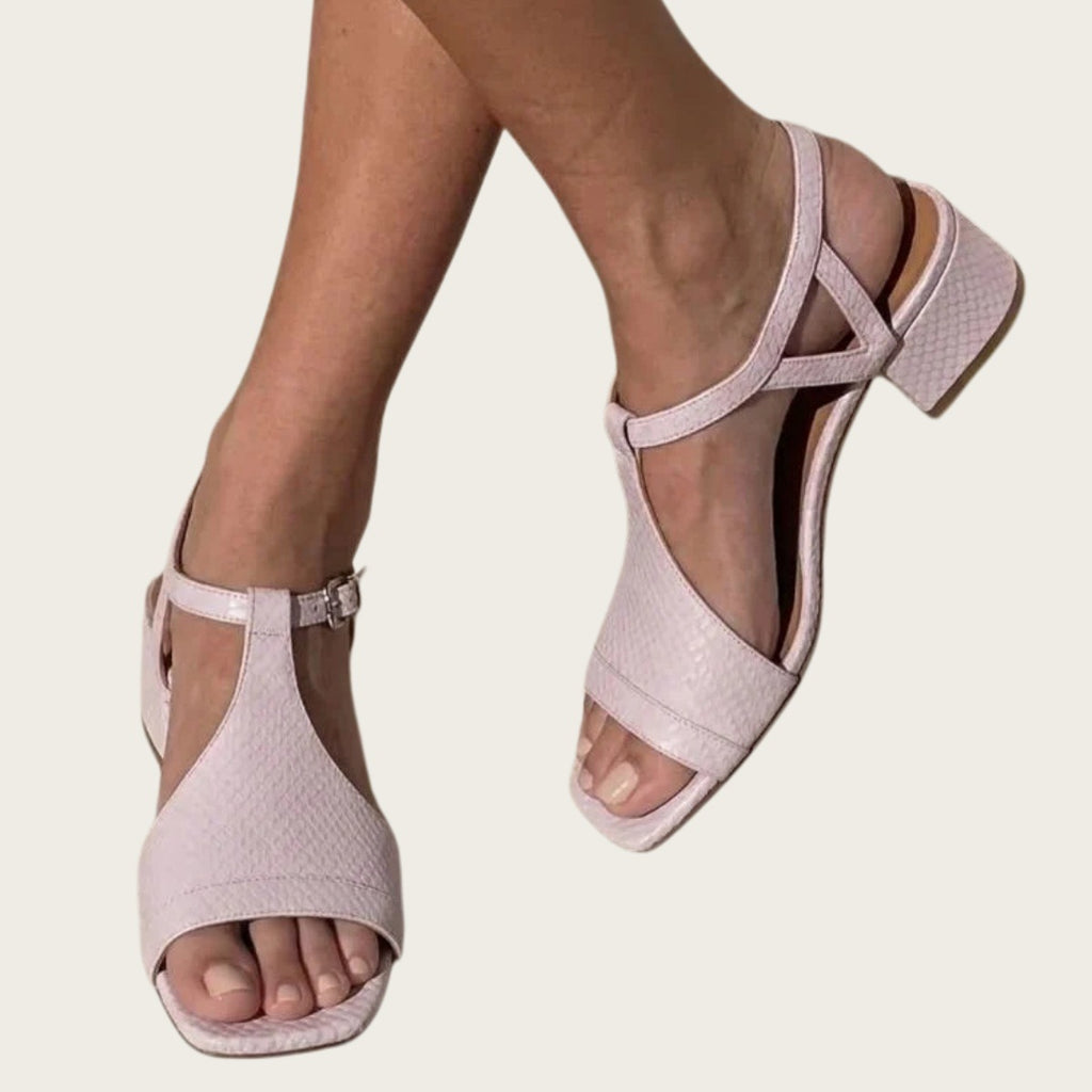 Sandalen mit eckiger Zehenpartie und T-Riemen