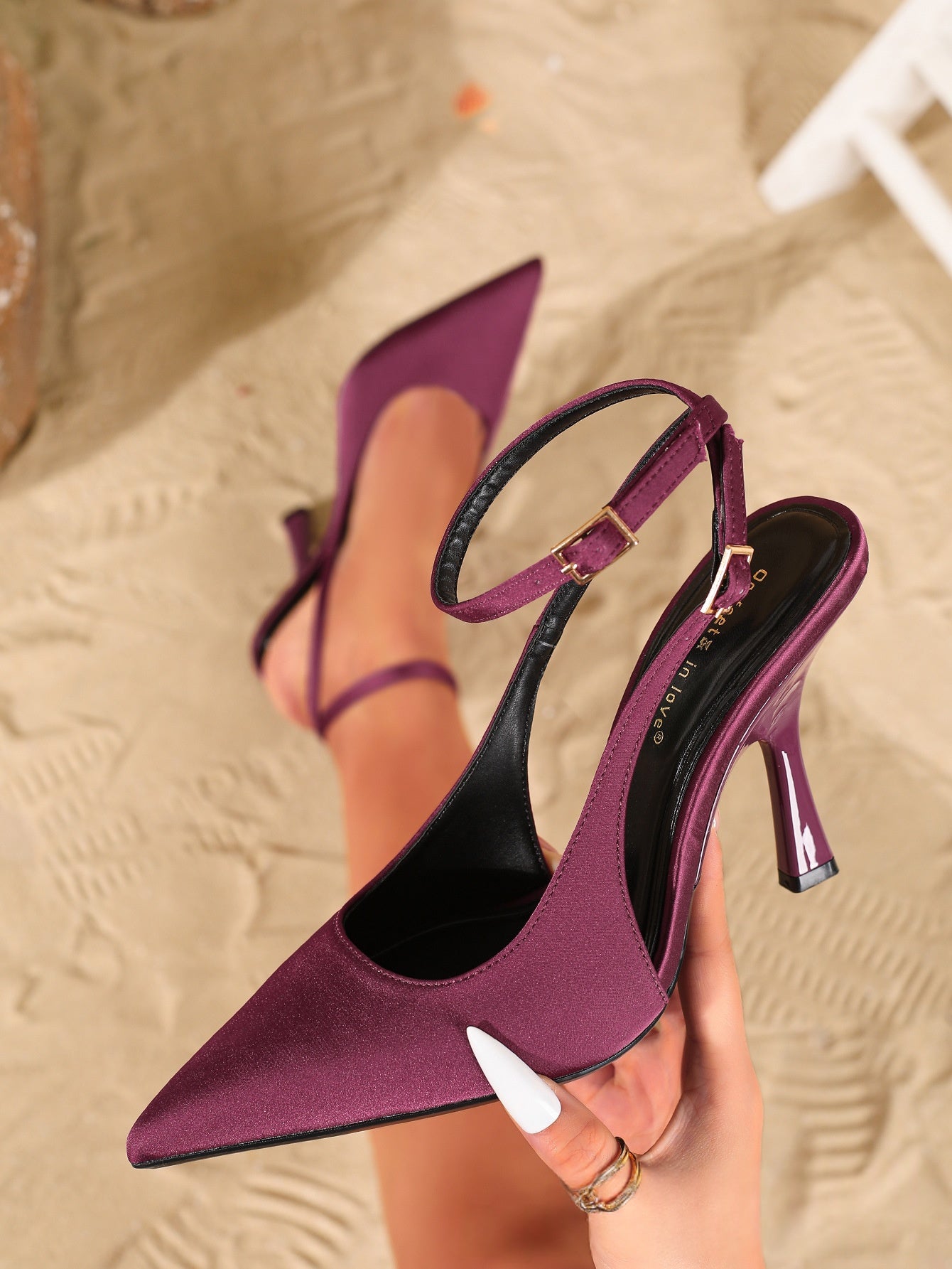 Schmale Spitzschuhsandalen mit Stiletto-Absatz