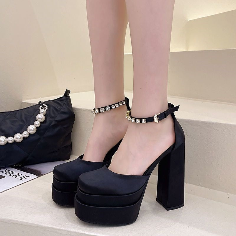 Elegante Leder-Sandalen mit Schnalle