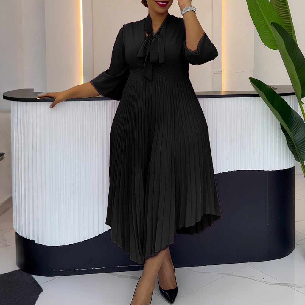 Elegantes asymmetrisches Plisseekleid mit Schnürung