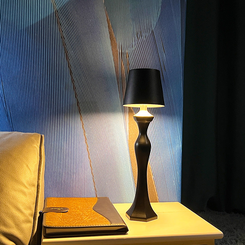 Kompakte Tischlampe Warmlicht Schwarz | LuxeStyle