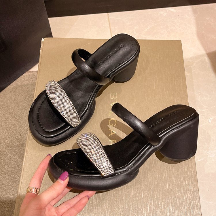 Sandalen mit Blockabsatz und Strass – Bild 3 | LuxeStyle
