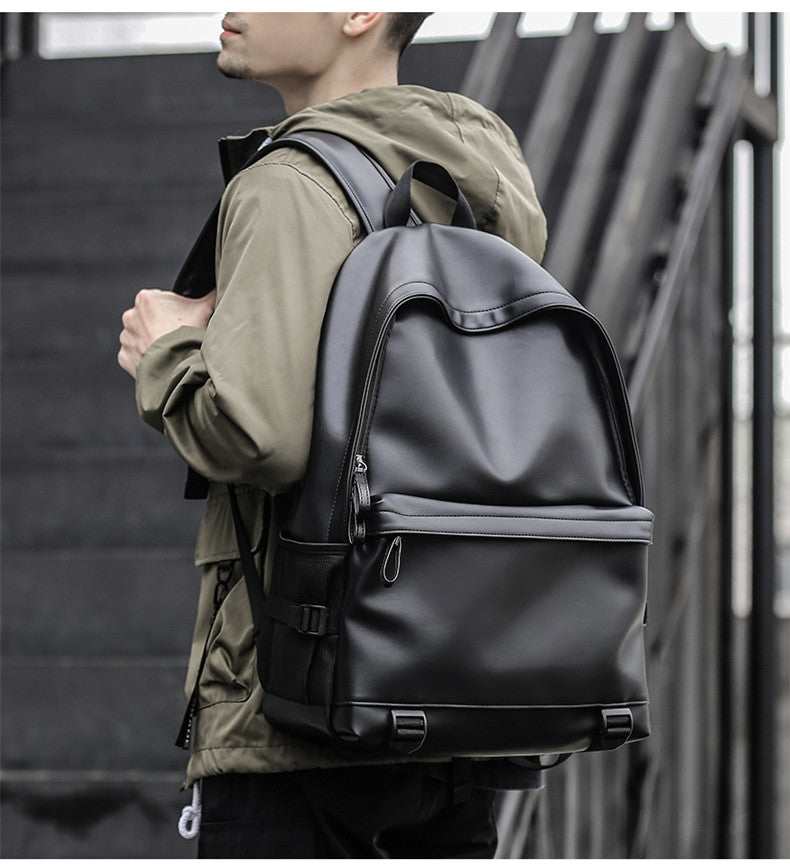Grosser, wasserdichter Rucksack mit USB-Anschluss | LuxeStyle