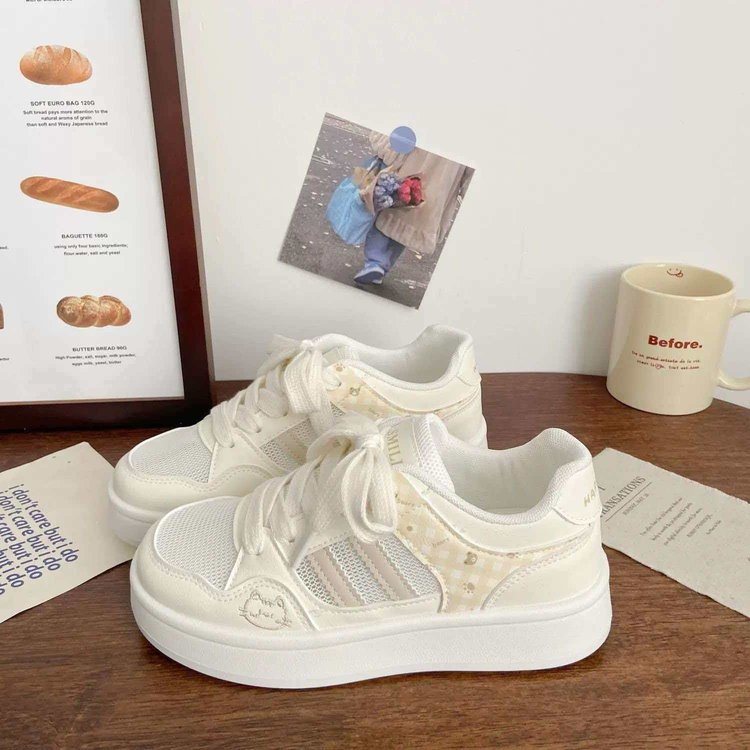 Sneaker mit Katzen-Design und dicker Sohle