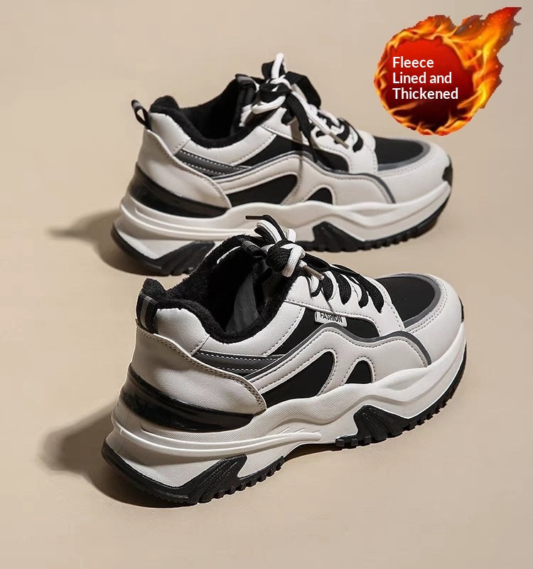 Leichte Freizeitschuhe mit dicker Sohle