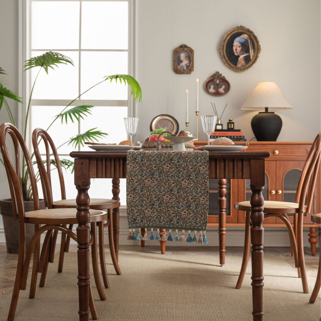 Rhyme Nordic Jacquard Tischläufer mit Quasten