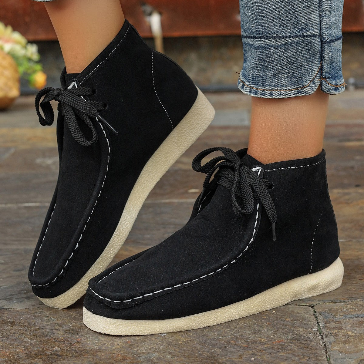 Rundspitzige Knöchelboots mit Stitch-Detail