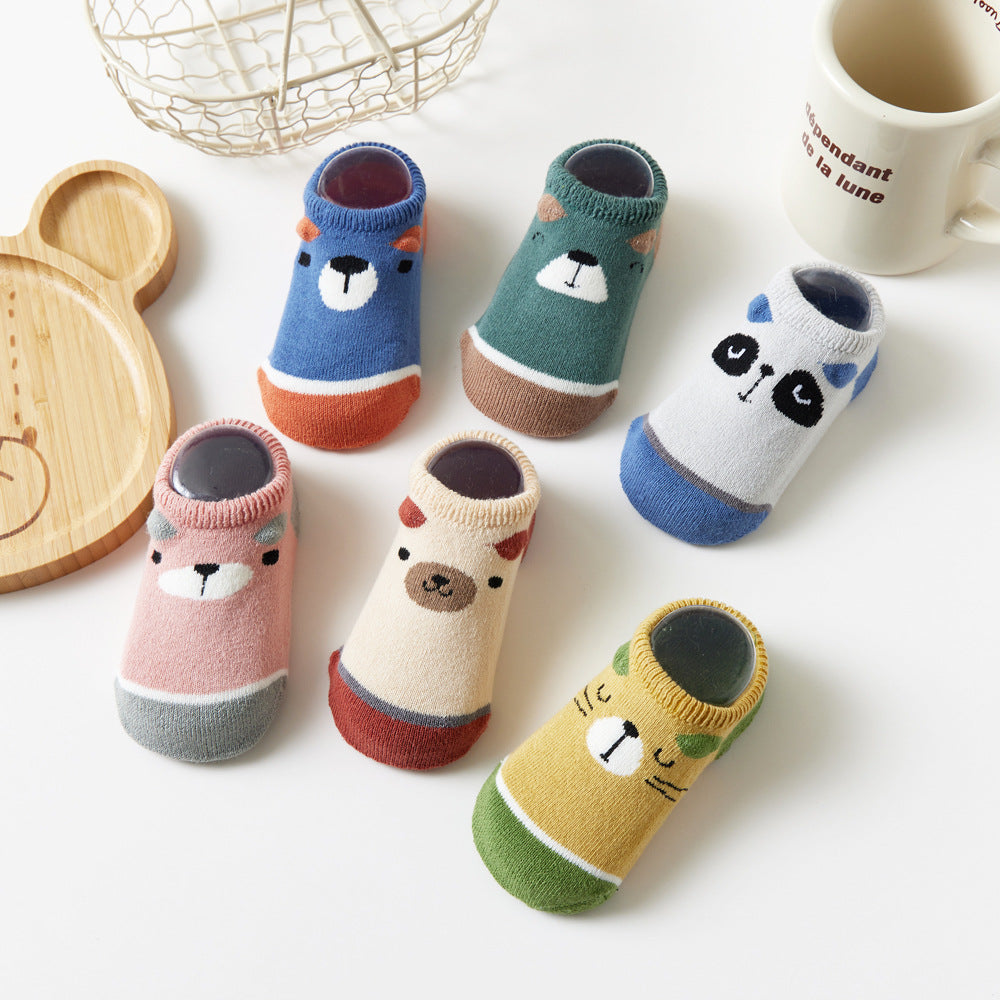 Kinderfußsocken mit Cartoon-Motiven