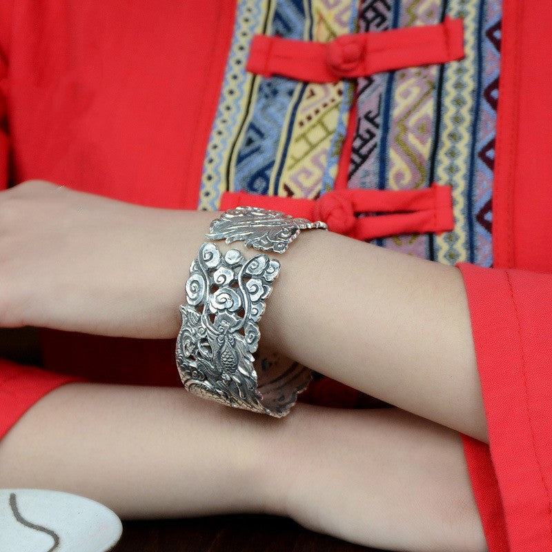 Retro Armreif mit Drachenmuster – Bild 4 | LuxeStyle