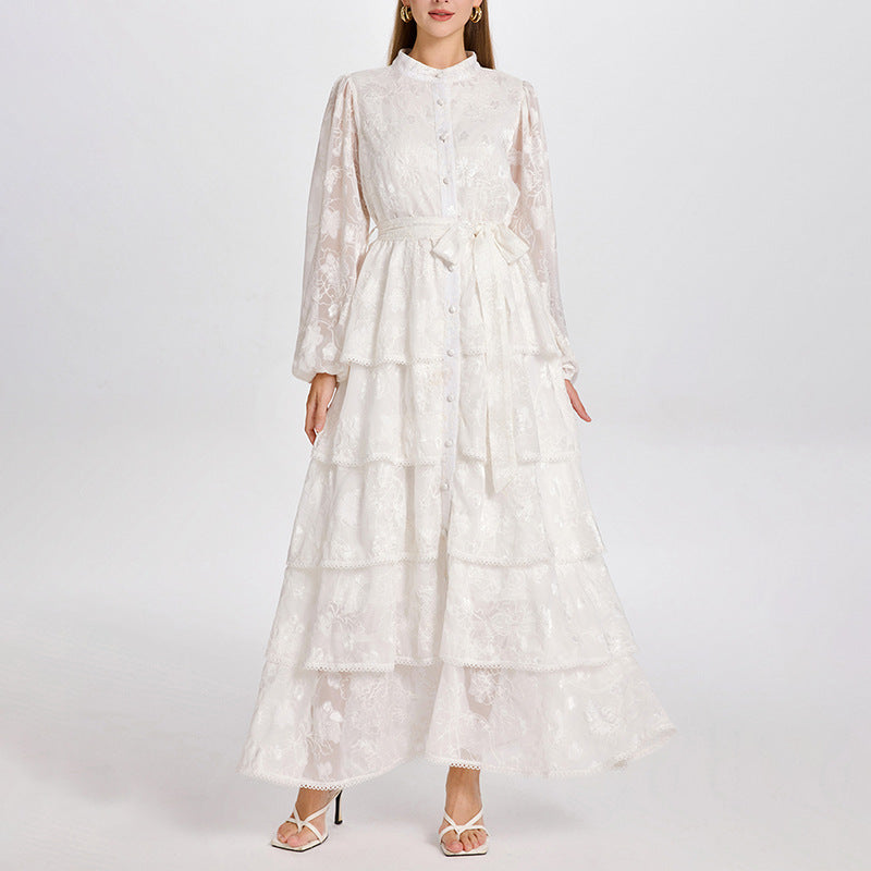Elegantes, tailliertes Kleid mit Spitze