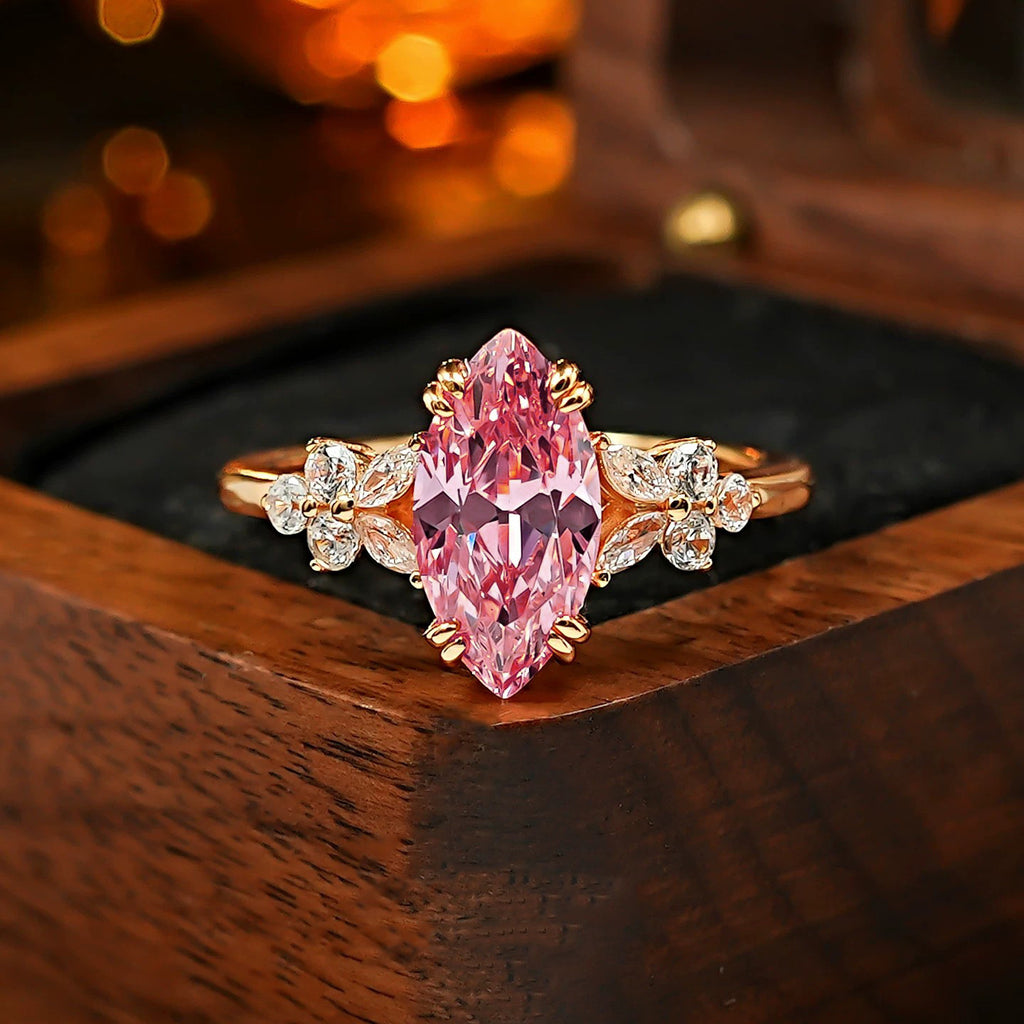 Edler Padparadscha-Ring mit Marquise-Schliff