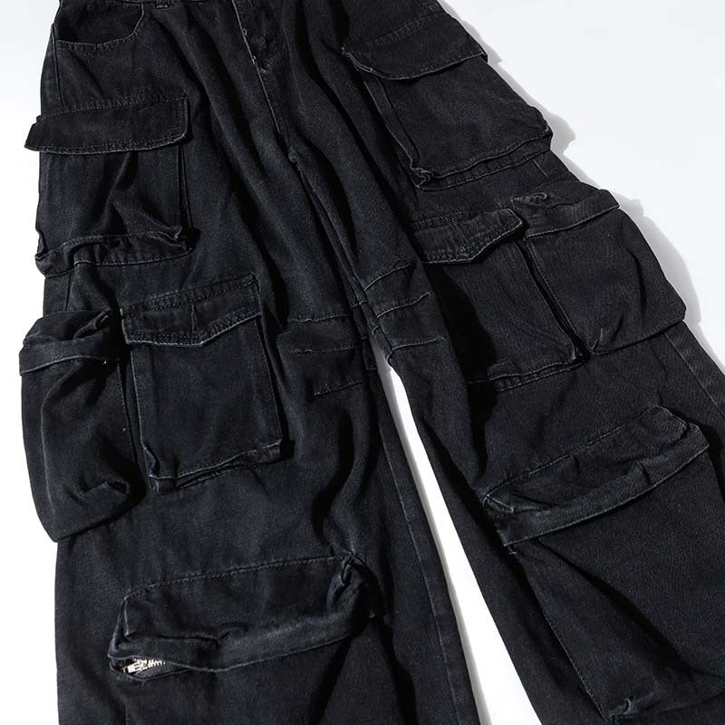 Schwarze Cargo-Hose mit mehreren Taschen