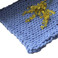 Grobgewobene Strickdecke aus Chenille-Garn