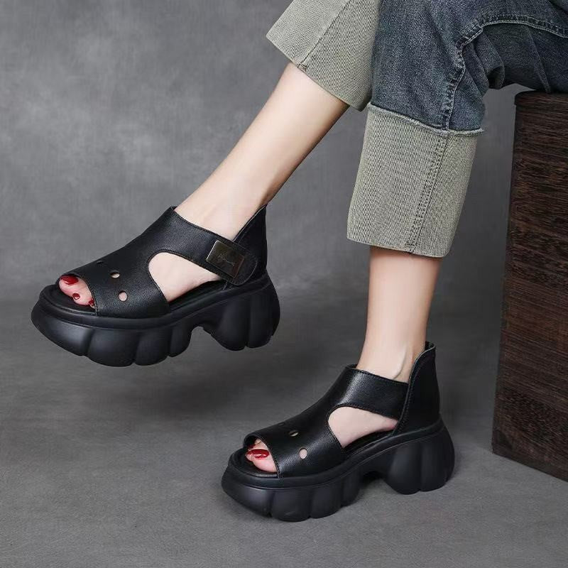 Bequeme Sandalen mit dicker Sohle