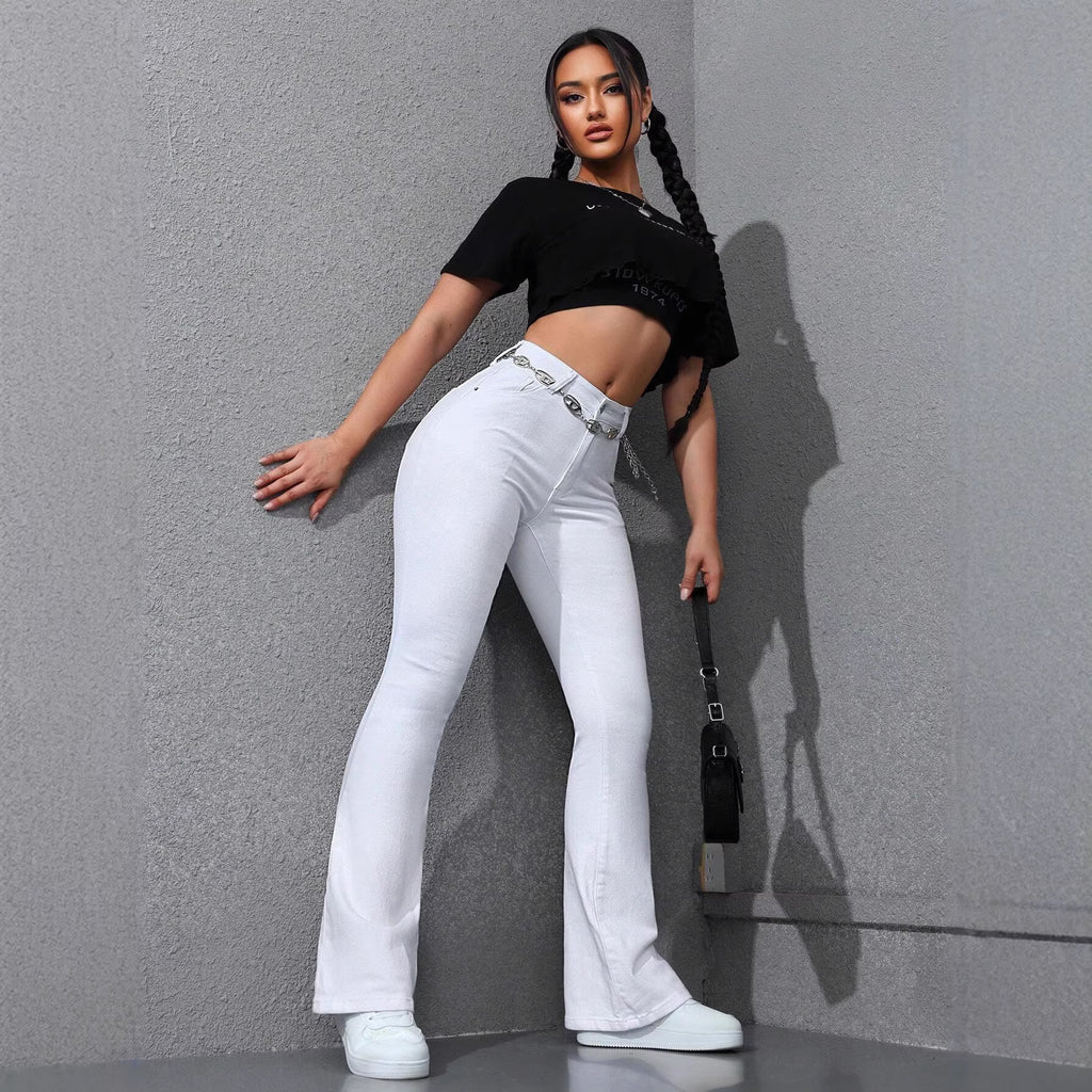 Weisse Stretch-Hüfthose mit weiter Beinform