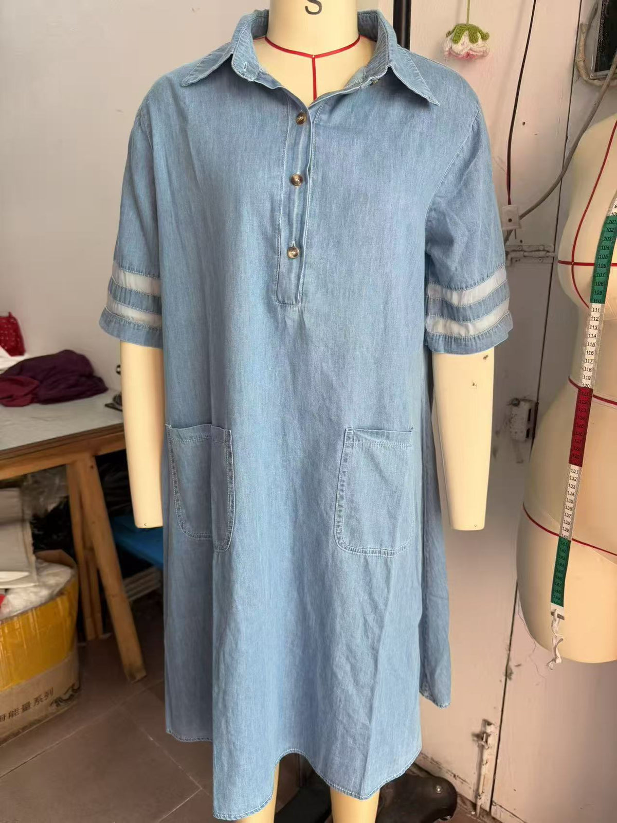 Denim Hemdblusenkleid im Casual-Look – Bild 2 | LuxeStyle
