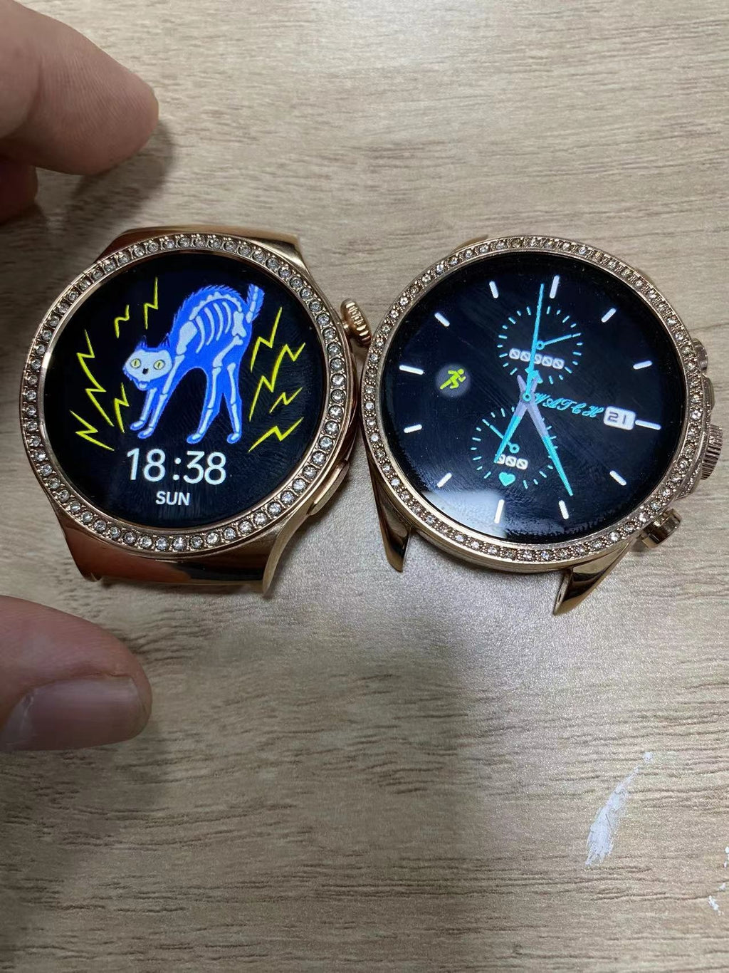 Smartwatch mit Touchscreen, Bluetooth, Herzfrequenz – Bild 4 | LuxeStyle