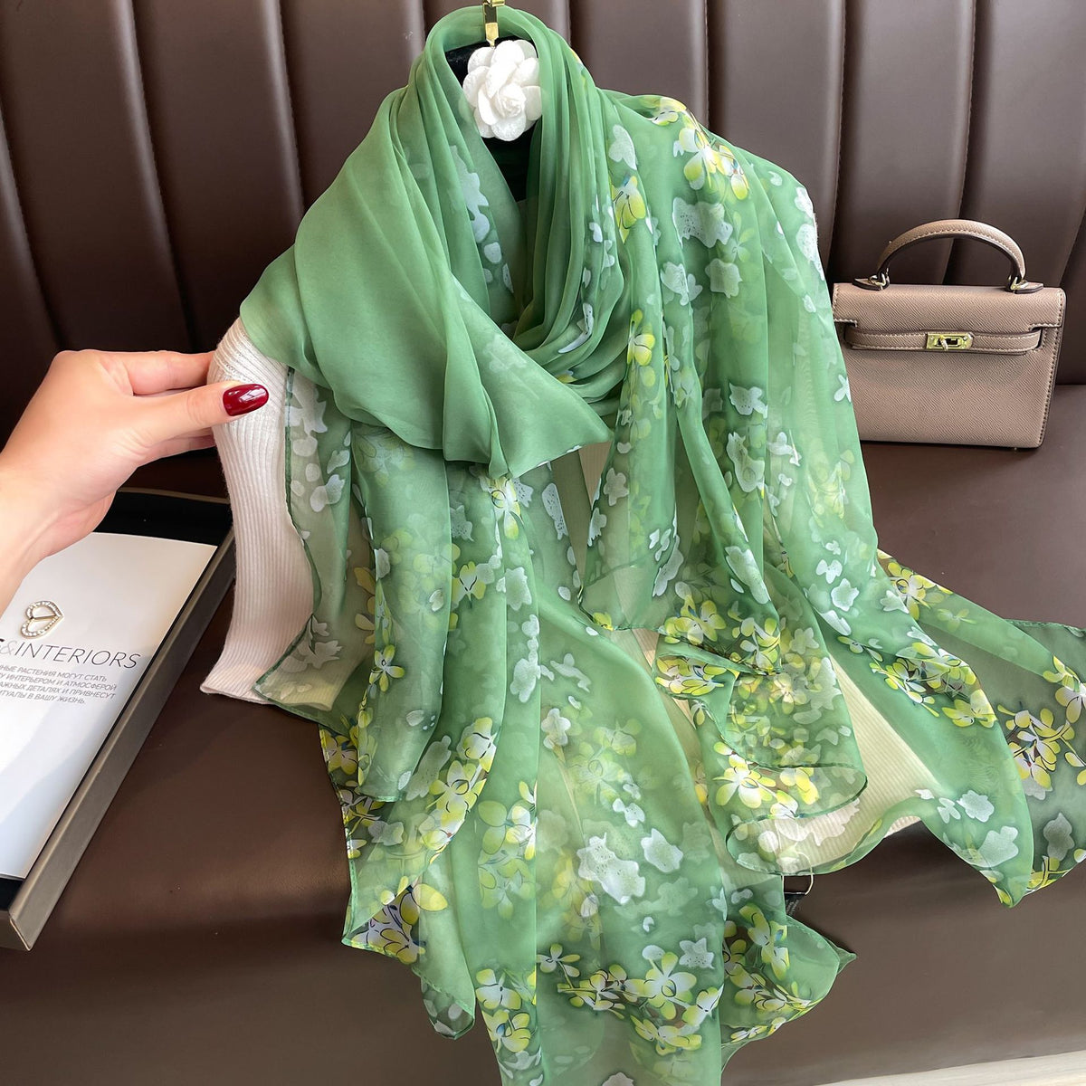 Seidenschal mit Druck und UV-Schutz – Bild 16 | LuxeStyle