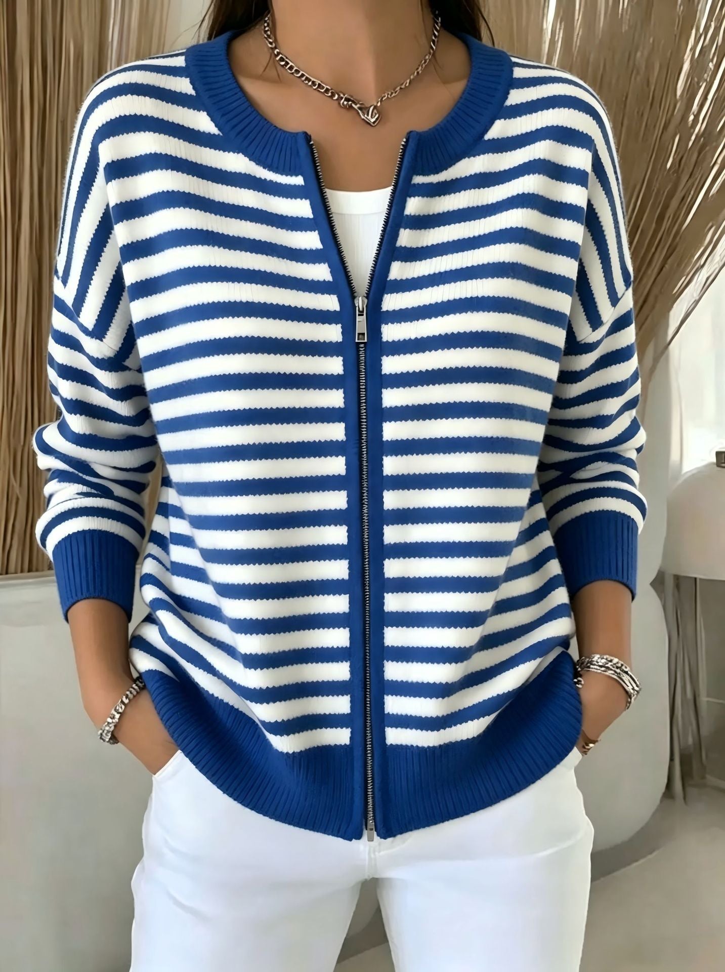 Gestreifte Strickjacke mit Reissverschluss