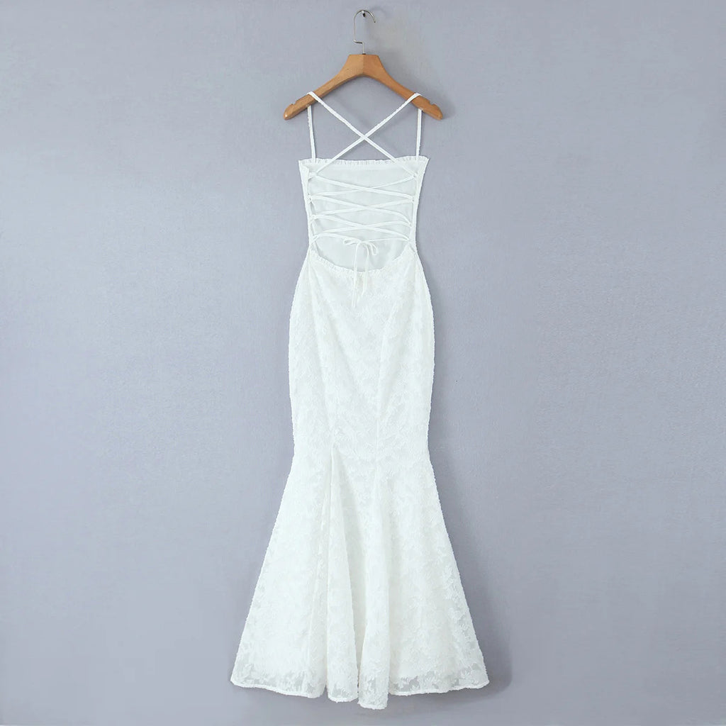 Elegantes, tailliertes Slip-Kleid ohne Träger – Bild 4 | LuxeStyle