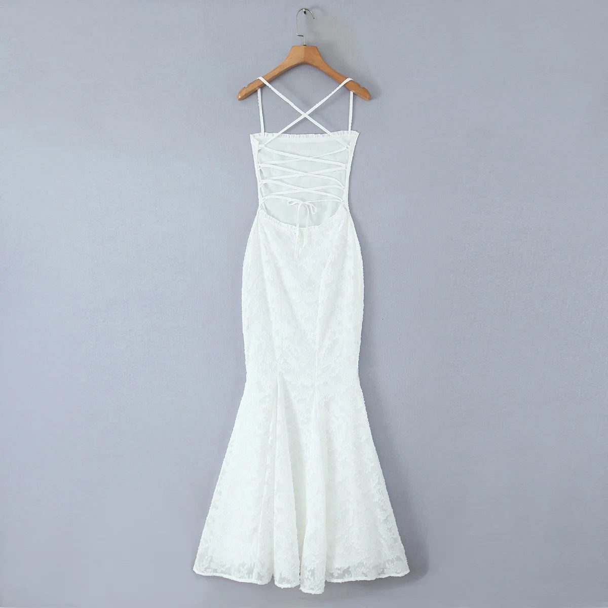 Elegantes, tailliertes Slip-Kleid ohne Träger – Bild 4 | LuxeStyle