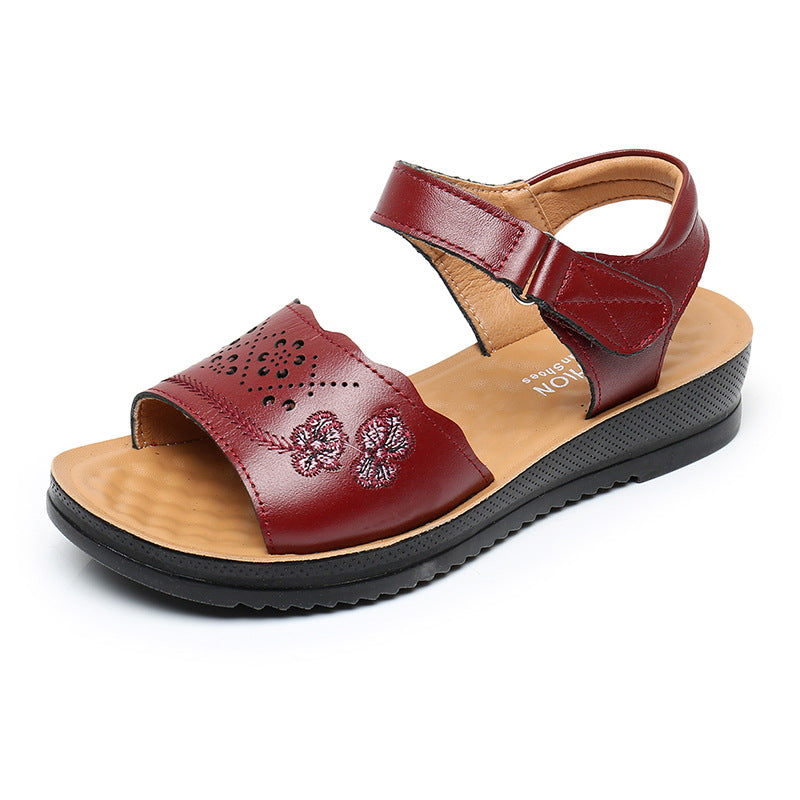 Bequeme Sandalen mit Lochmuster