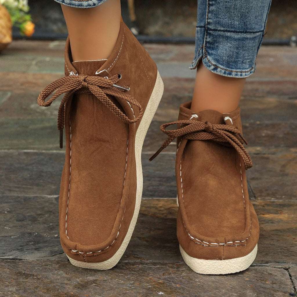 Rundspitzige Knöchelboots mit Stitch-Detail