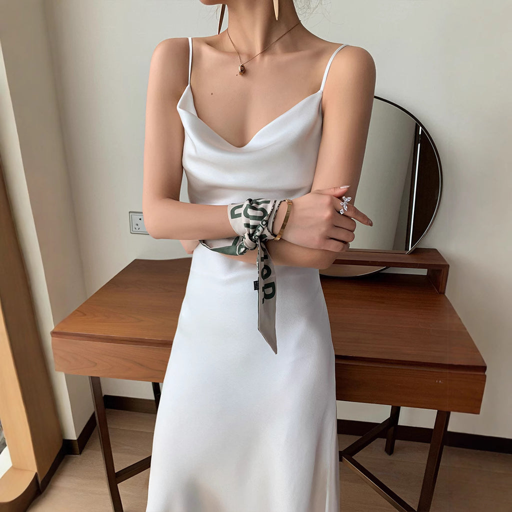 Satin-Trägerkleid aus Azetat – Bild 3 | LuxeStyle
