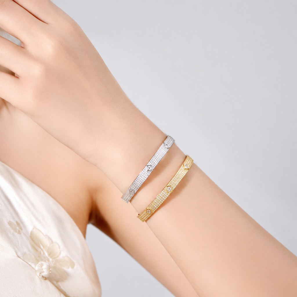 Filigranes Armband mit Strass-Sternen
