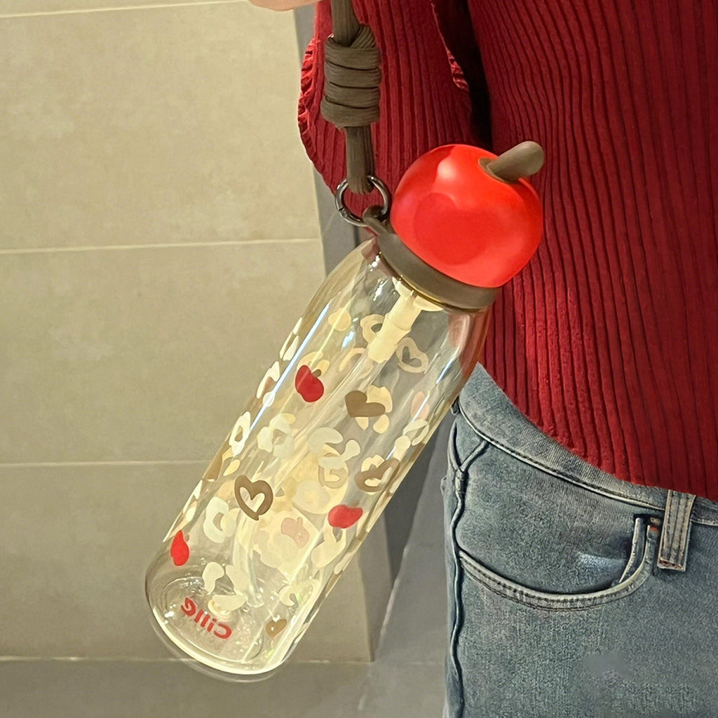 Trinkbecher mit Strohhalm