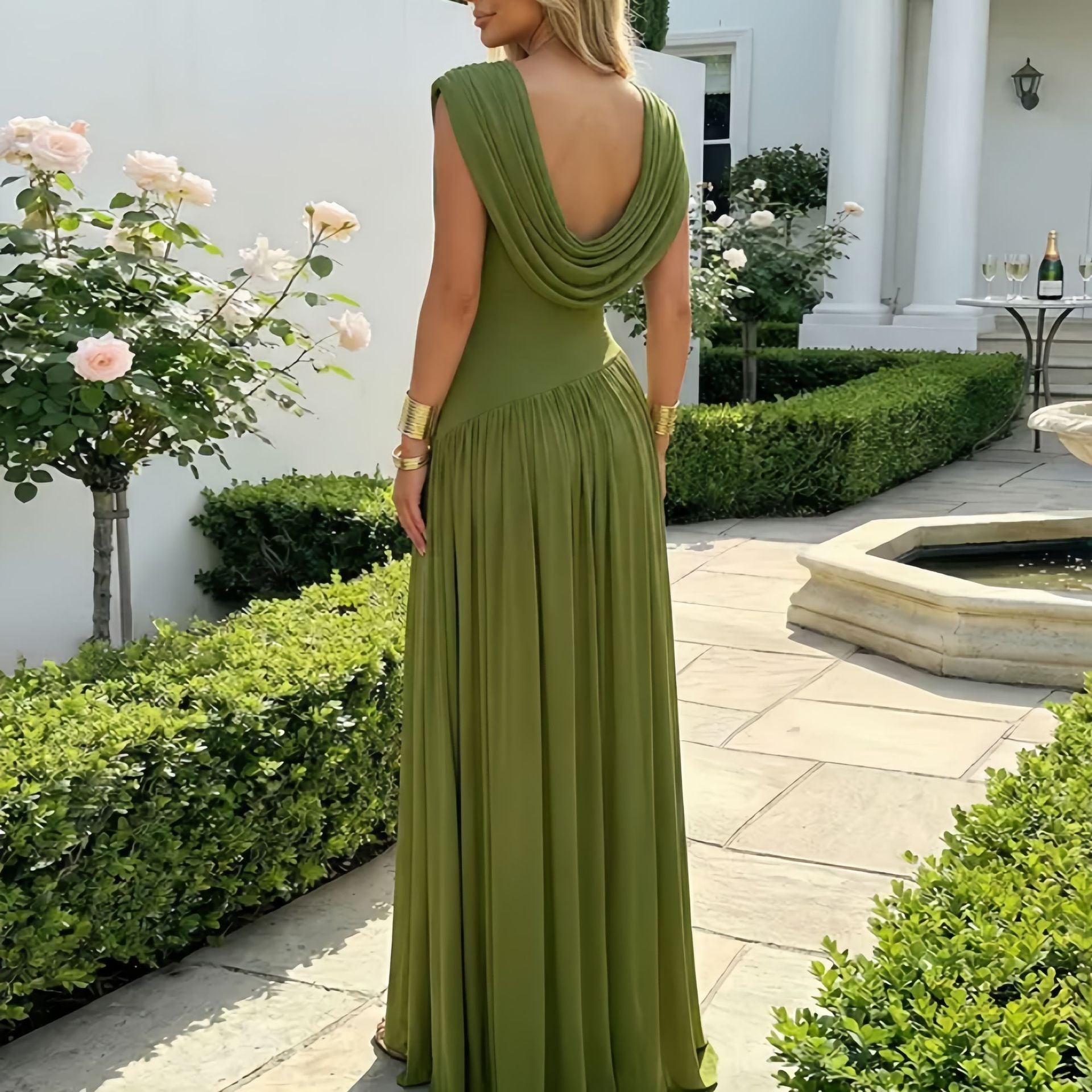 Elegantes, plissiertes Abendkleid mit Taillengürtel