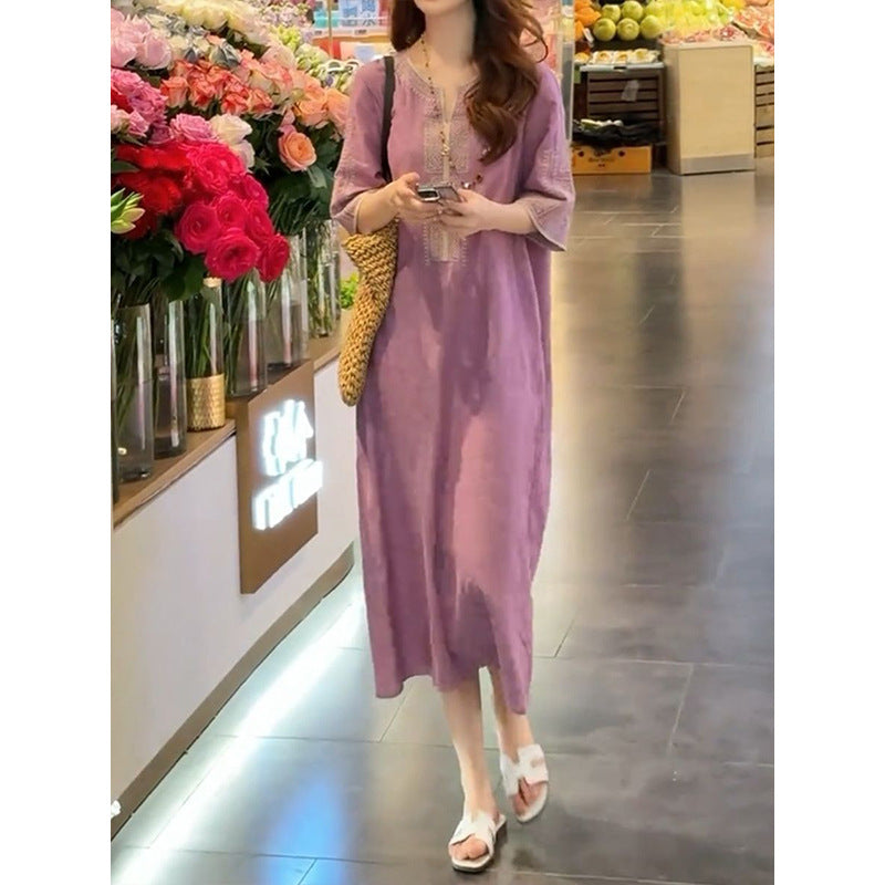 Besticktes V-Ausschnitt Kleid
