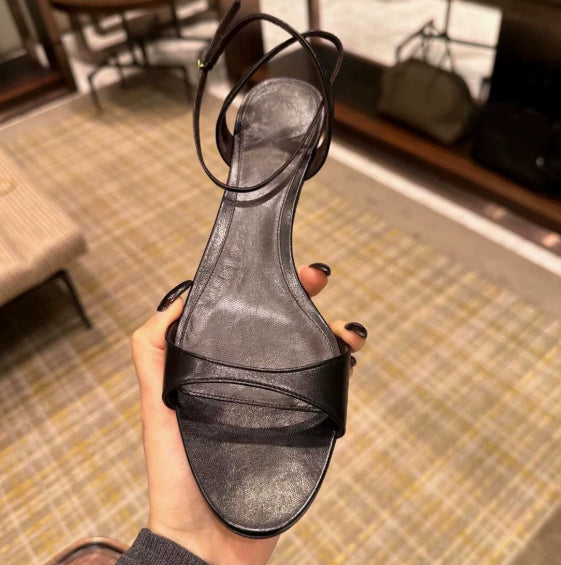 Kitten Heels – Riemchensandalen im Römer-Stil – Bild 5 | LuxeStyle