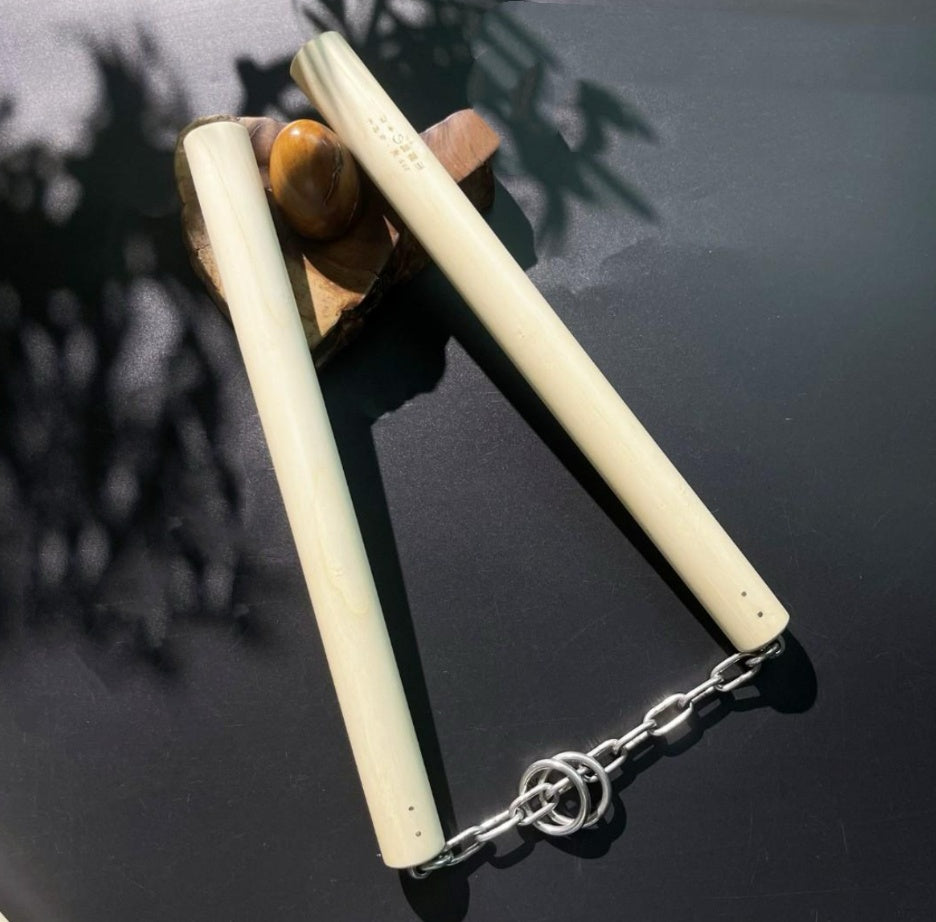Nunchaku Holz-Modell mit Messing-Ornamenten