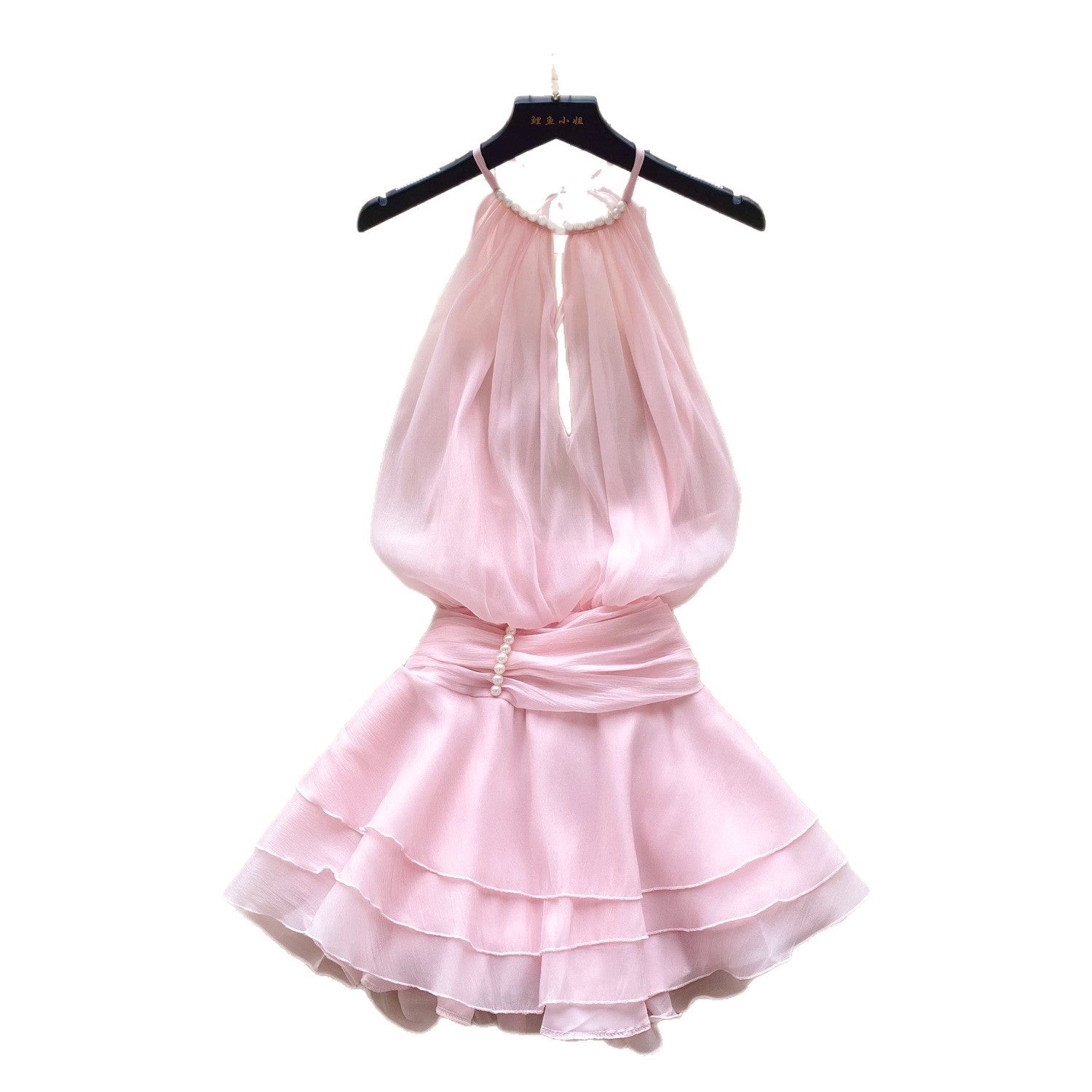 Reizvolles Neckholder-Kleid mit Perlen