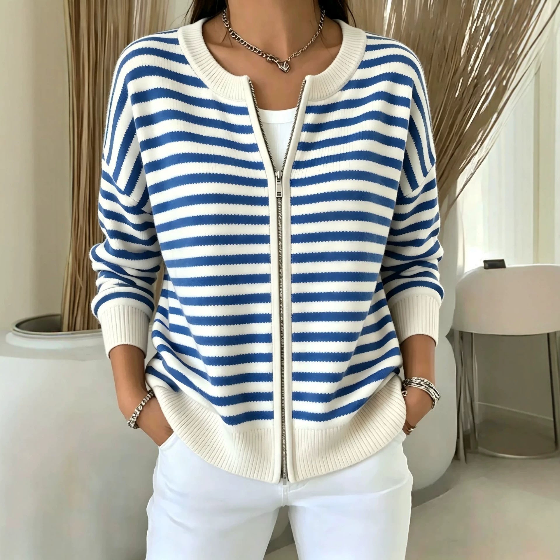 Gestreifte Strickjacke mit Reissverschluss