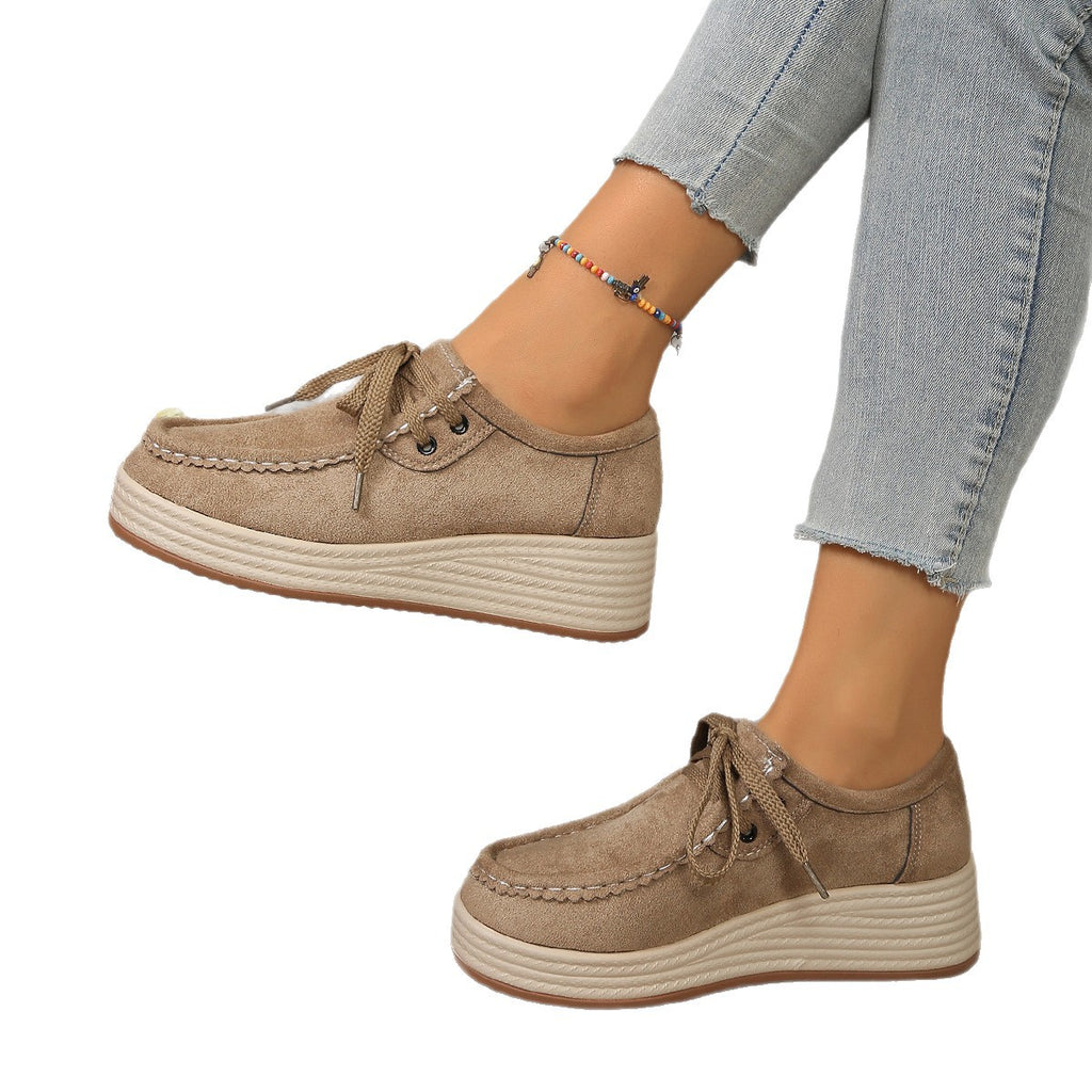 Chunky-Pumps mit Schnürung aus Wildleder