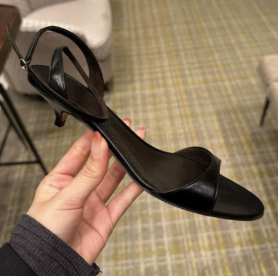 Kitten Heels – Riemchensandalen im Römer-Stil – Bild 1 | LuxeStyle
