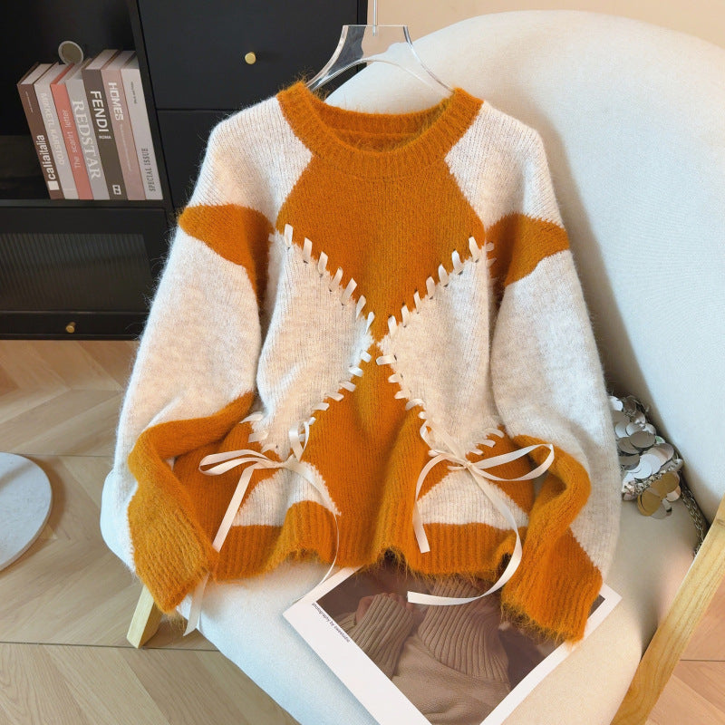 Kontrastfarbener Strickpullover mit Kordelzug