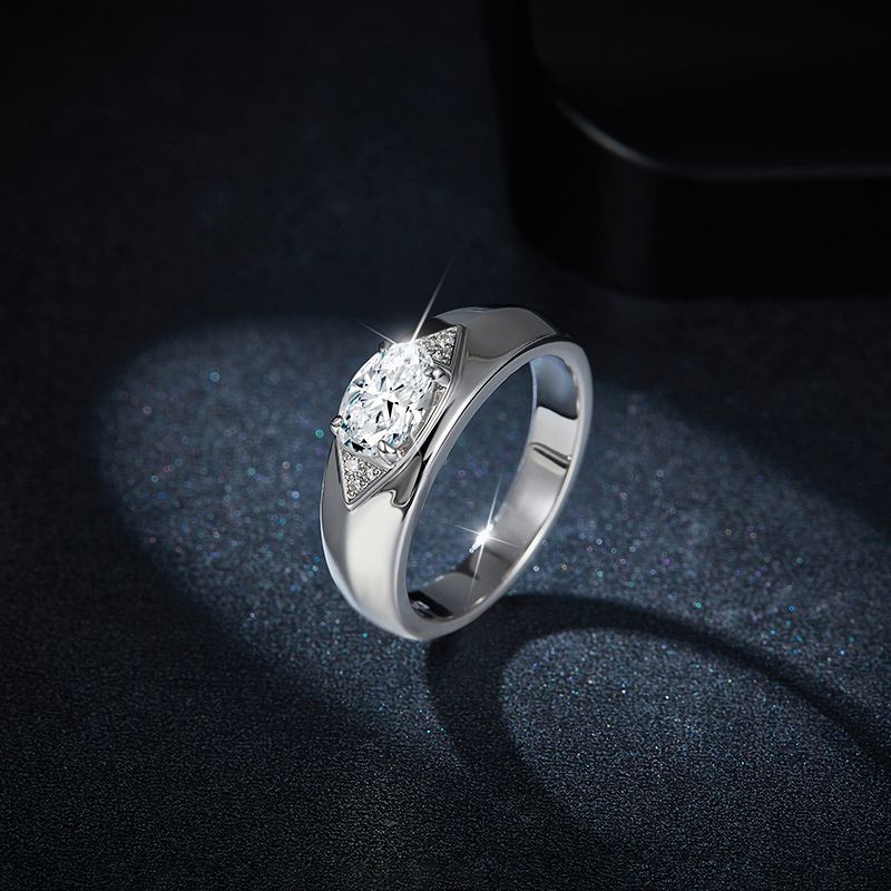 Ovaler Minimalistischer Moissanit-Ring aus 925er Silber