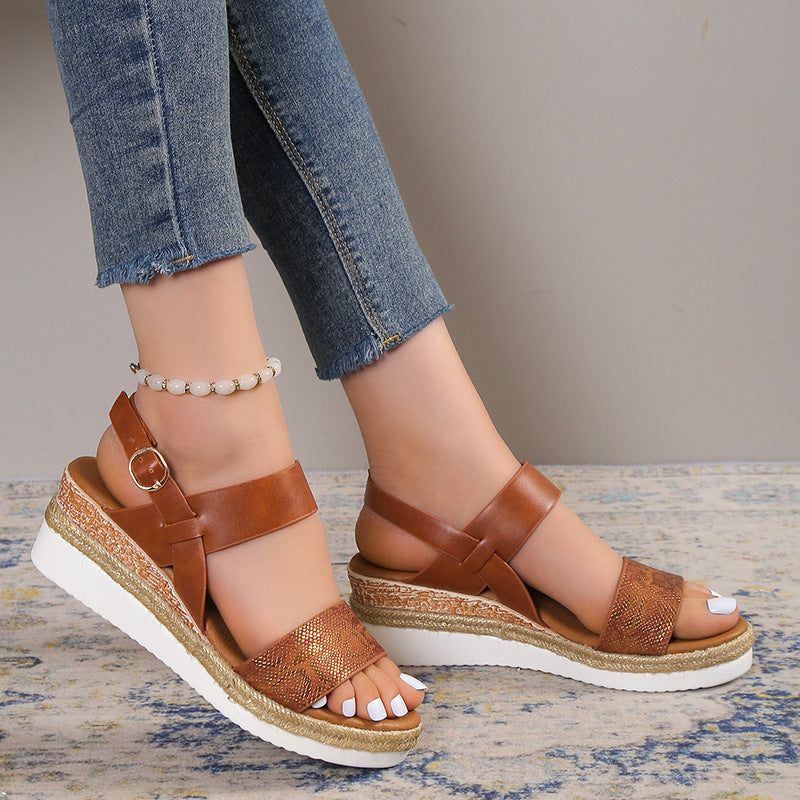 Keilabsatz-Sandalen mit breitem Riemen – Bild 20 | LuxeStyle