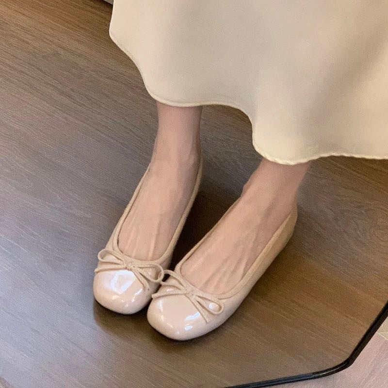 Französische Mary Janes mit verstecktem Plateau